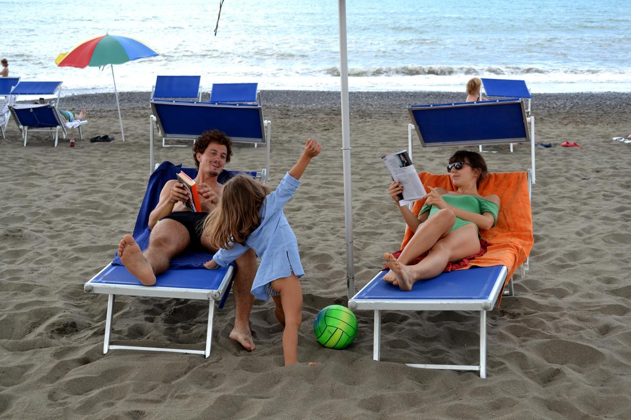 Le Esperidi Camping Ecoresort Marina Di Bibbona Exterior foto